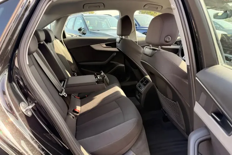 Audi A4 din 2022 cu 61.968 km - oferta AUD197400 - foto 13