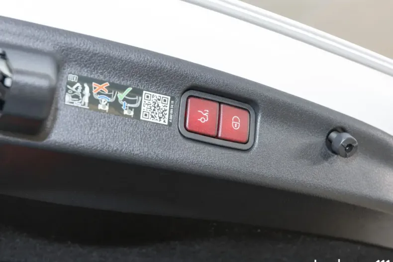 Mercedes-Benz C 63 AMG (Clasa C) din 2025 cu 2.762 km - oferta MER197429 - foto 10