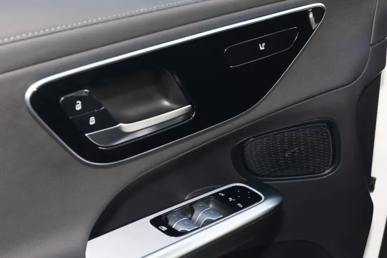 Mercedes-Benz GLC 200 (Clasa GLC) din 2025 cu 18.102 km - oferta MER197448 - foto 10