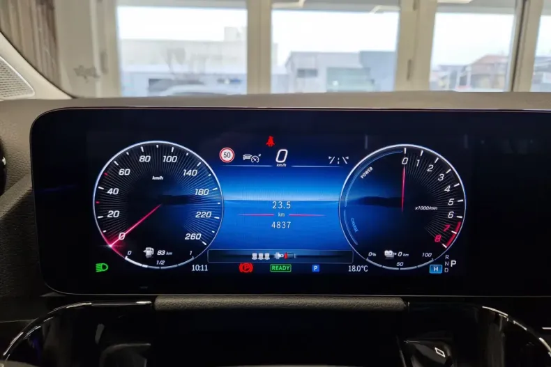 Mercedes-Benz GLA 250 (Clasa GLA) din 2025 cu 4.840 km - oferta MER197464 - foto 14