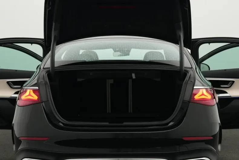 Mercedes-Benz E 200 (Clasa E) din 2025 cu 25.852 km - oferta MER197466 - foto 17