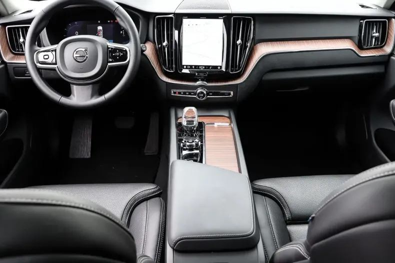 Volvo XC60 din 2024 cu 25.177 km - oferta VOL197479 - foto 5