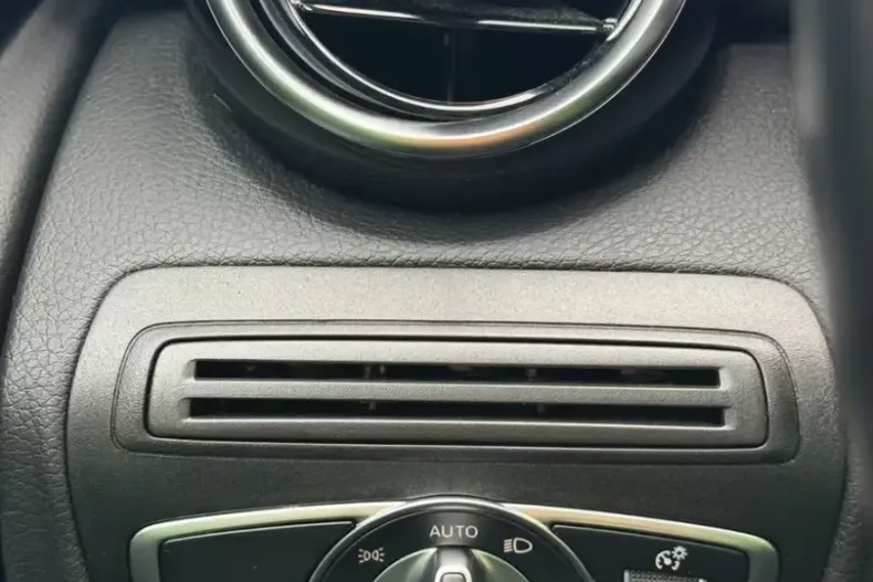 Mercedes-Benz GLC 300 (Clasa GLC) din 2022 cu 46.000 km - oferta MER197493 - foto 19