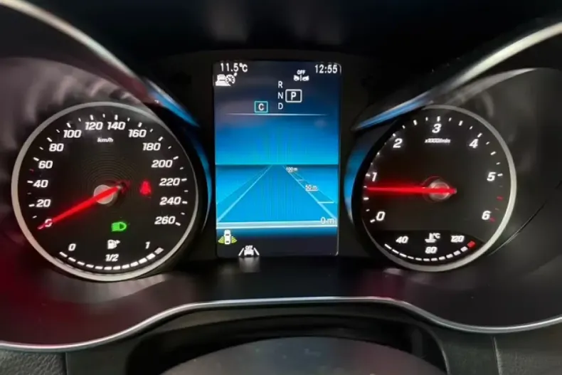 Mercedes-Benz GLC 220 (Clasa GLC) din 2023 cu 61.500 km - oferta MER197495 - foto 12