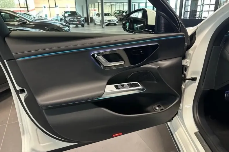 Mercedes-Benz E 300 (Clasa E) din 2024 cu 16.150 km - oferta MER197498 - foto 6