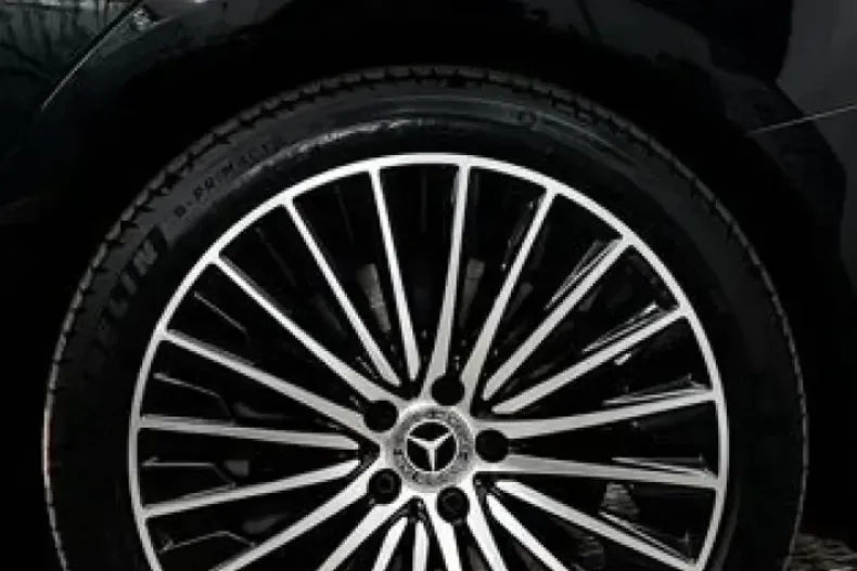 Mercedes-Benz E 300 (Clasa E) din 2024 cu 65.175 km - oferta MER197499 - foto 11