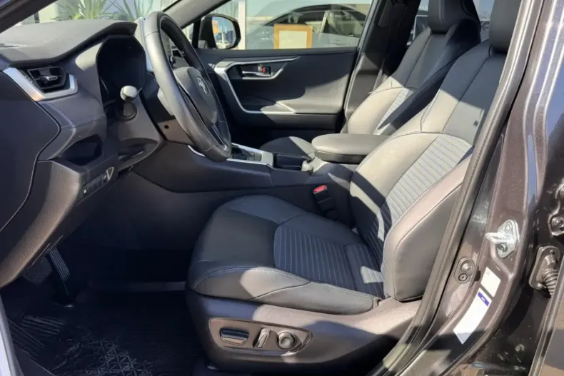 Toyota RAV4 din 2021 cu 45.987 km - oferta TOY197509 - foto 14