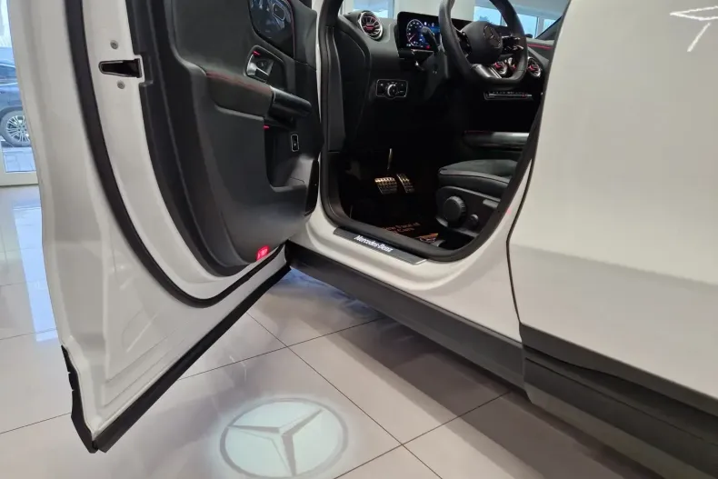 Mercedes-Benz GLA 200 (Clasa GLA) din 2025 cu 9.100 km - oferta MER197511 - foto 12