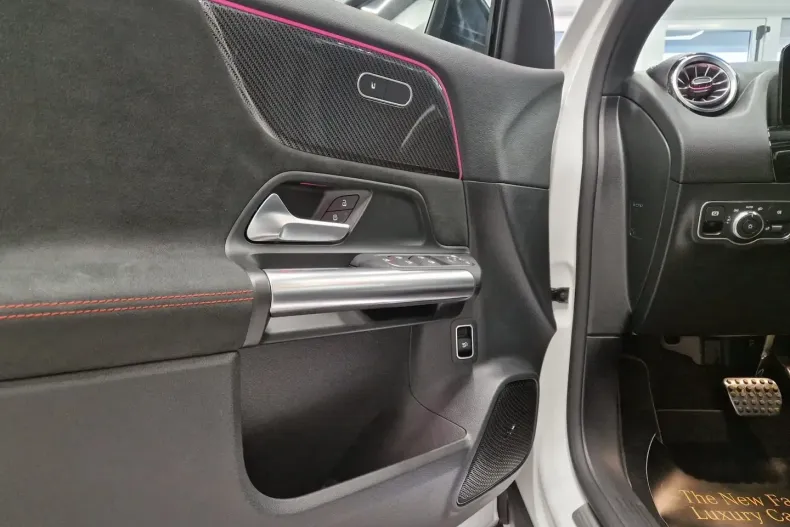 Mercedes-Benz GLA 200 (Clasa GLA) din 2025 cu 9.100 km - oferta MER197511 - foto 13