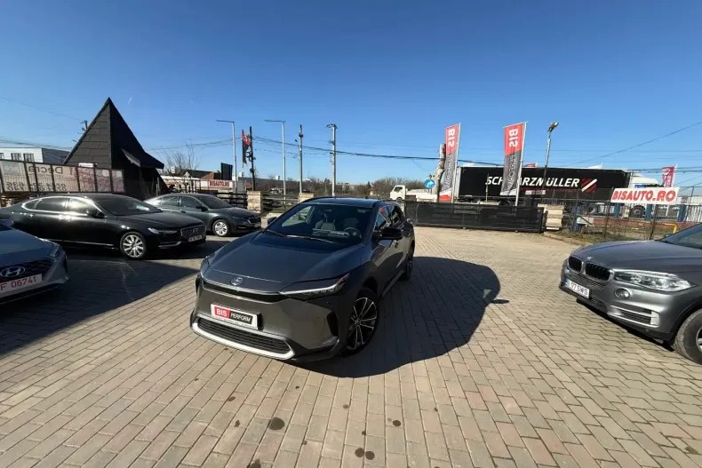 Toyota bZ4X din 2024 cu 6.003 km - oferta TOY197512 - foto 1