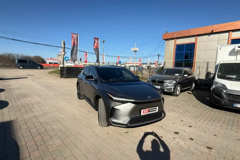 Toyota bZ4X din 2024 cu 6.003 km - oferta TOY197512 - foto 2