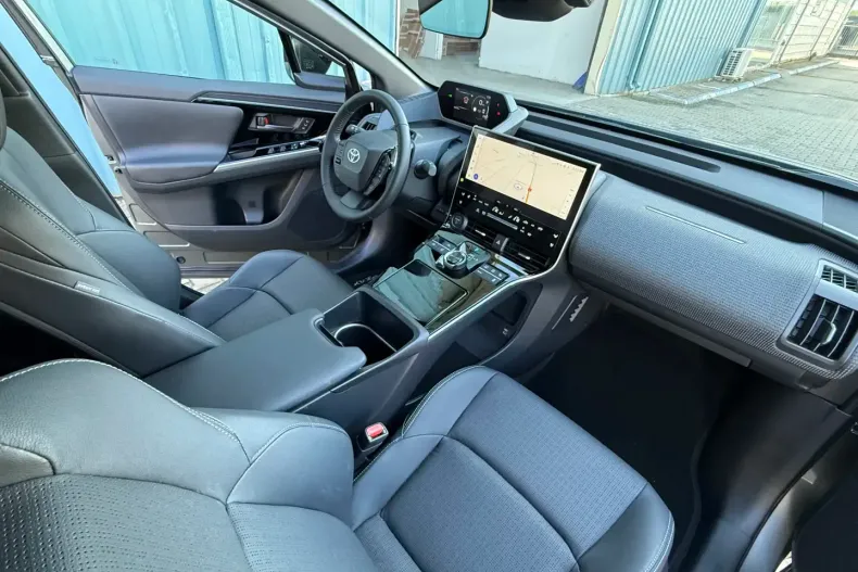 Toyota bZ4X din 2024 cu 6.003 km - oferta TOY197512 - foto 20