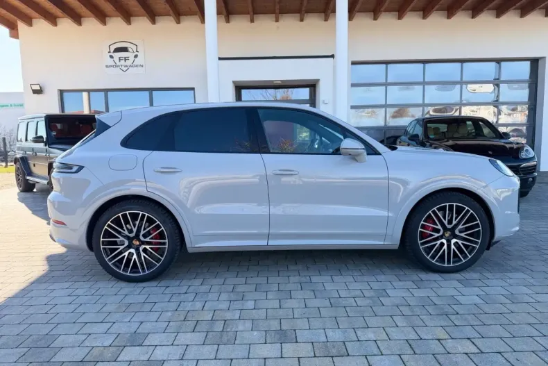 Porsche Cayenne din 2023 cu 69.250 km - oferta POR197529 - foto 2