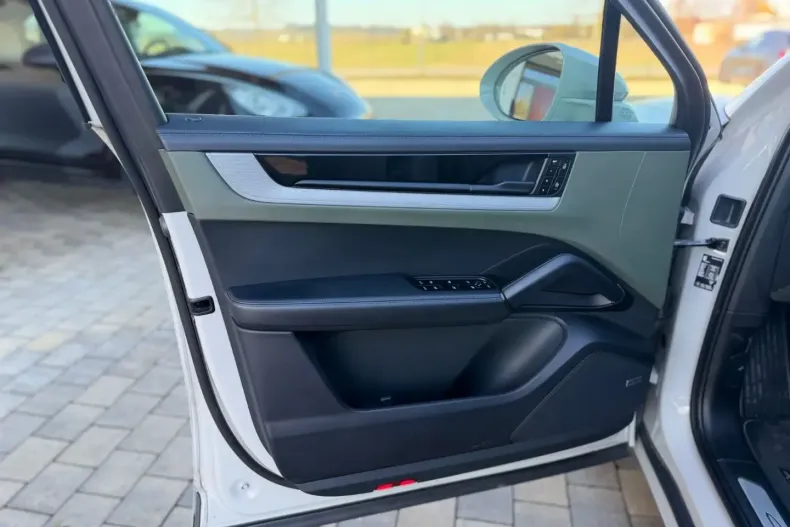 Porsche Cayenne din 2023 cu 69.250 km - oferta POR197529 - foto 10