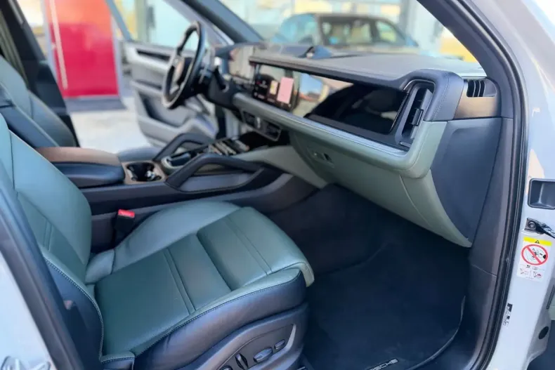 Porsche Cayenne din 2023 cu 69.250 km - oferta POR197529 - foto 22