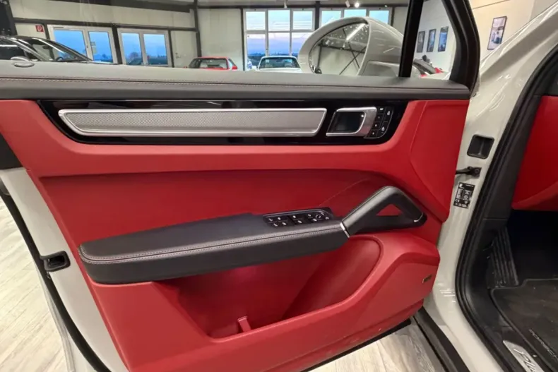 Porsche Cayenne din 2023 cu 39.000 km - oferta POR197533 - foto 9