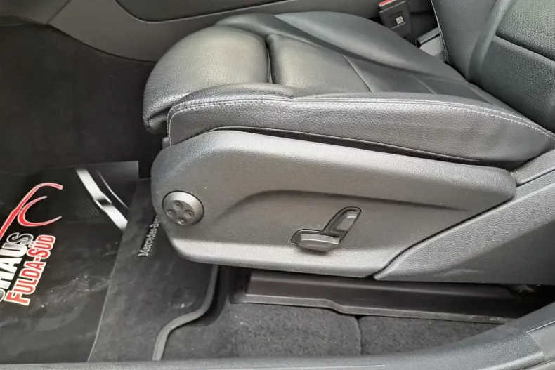 Mercedes-Benz GLC 200 (Clasa GLC) din 2023 cu 68.100 km - oferta MER197551 - foto 11