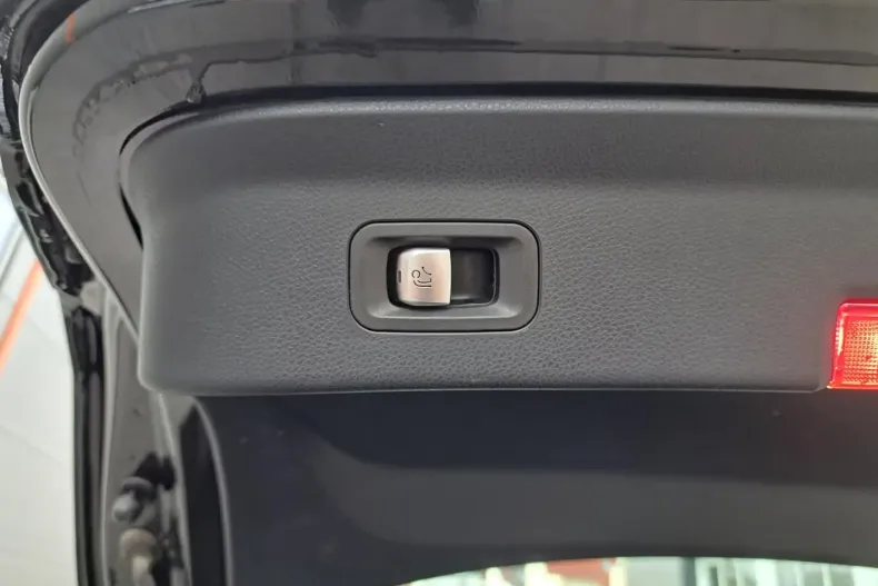 Mercedes-Benz GLC 200 (Clasa GLC) din 2023 cu 68.100 km - oferta MER197551 - foto 23