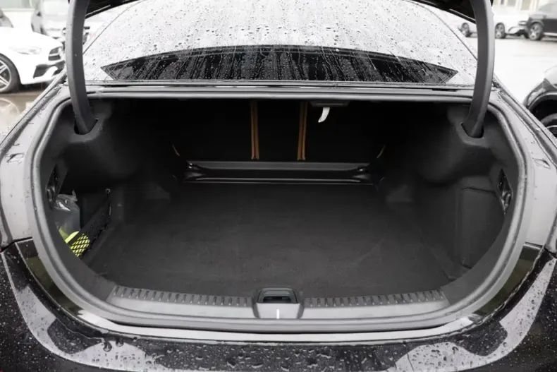 Mercedes-Benz E 200 (Clasa E) din 2025 cu 11.450 km - oferta MER197576 - foto 4