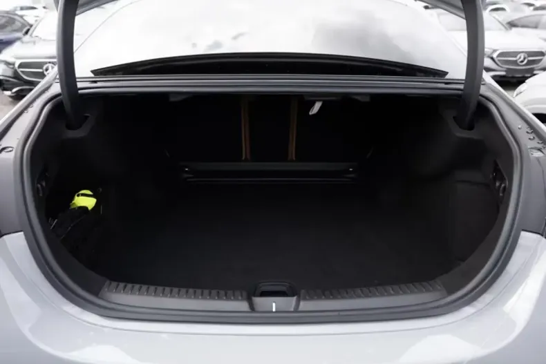 Mercedes-Benz E 200 (Clasa E) din 2025 cu 27.131 km - oferta MER197577 - foto 6