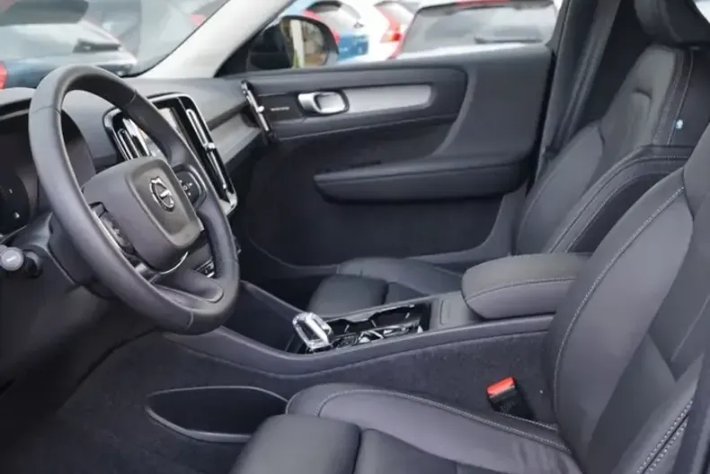 Volvo XC40 din 2025 cu 21.885 km - oferta VOL197580 - foto 6