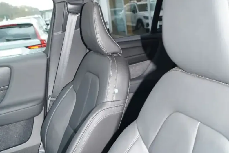 Volvo XC40 din 2025 cu 21.885 km - oferta VOL197580 - foto 7