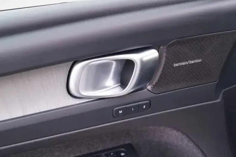 Volvo XC40 din 2025 cu 21.885 km - oferta VOL197580 - foto 8