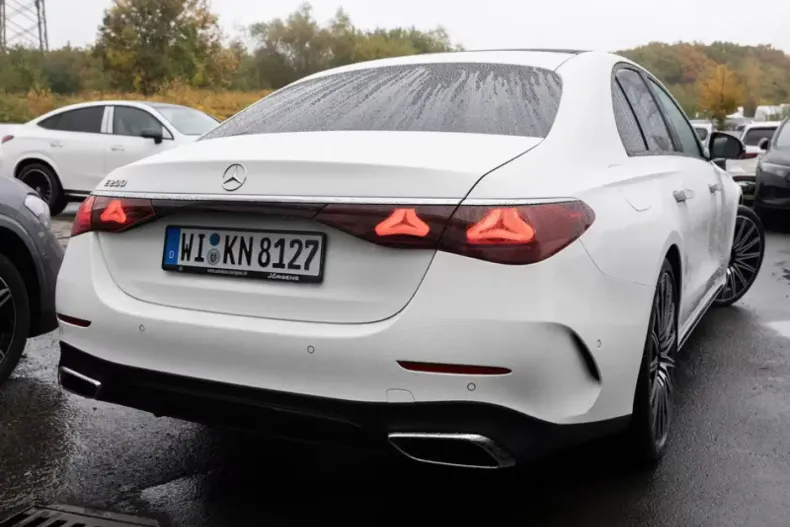 Mercedes-Benz E 200 (Clasa E) din 2025 cu 22.888 km - oferta MER197581 - foto 2