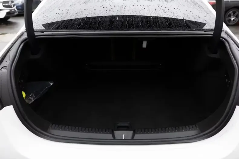 Mercedes-Benz E 200 (Clasa E) din 2025 cu 22.888 km - oferta MER197581 - foto 3