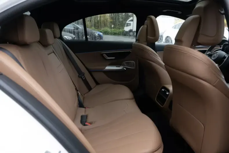 Mercedes-Benz E 200 (Clasa E) din 2025 cu 22.888 km - oferta MER197581 - foto 11