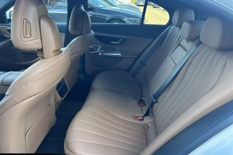 Mercedes-Benz E 200 (Clasa E) din 2024 cu 6.029 km - oferta MER197582 - foto 20