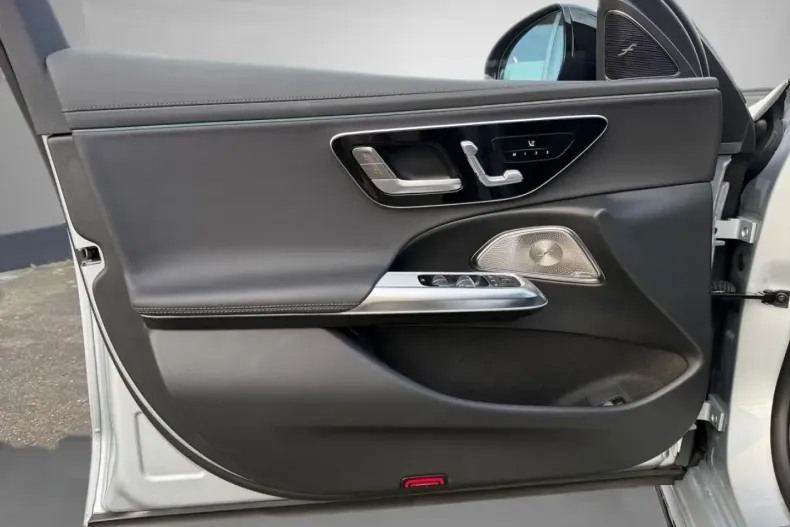 Mercedes-Benz E 200 (Clasa E) din 2025 cu 3.321 km - oferta MER197587 - foto 11