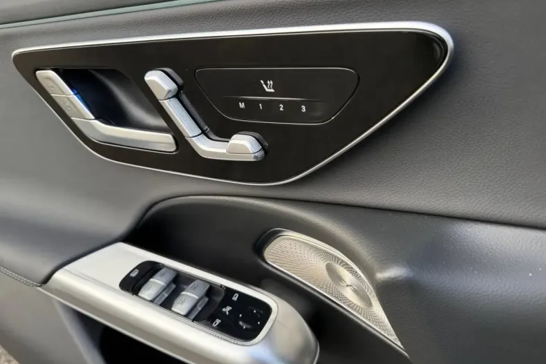 Mercedes-Benz E 200 (Clasa E) din 2025 cu 3.321 km - oferta MER197587 - foto 20