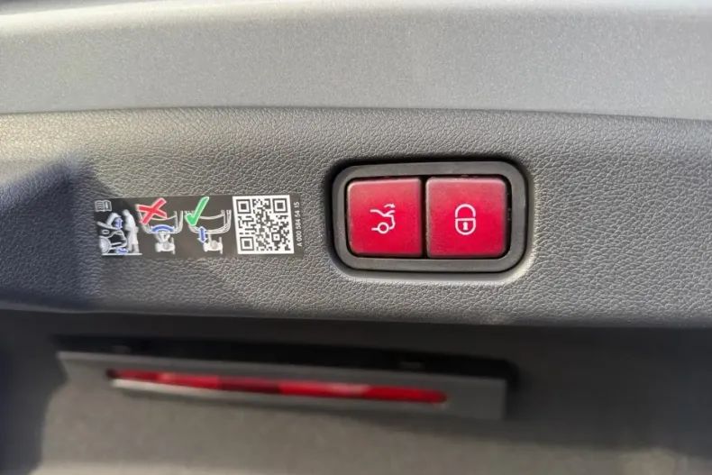 Mercedes-Benz E 200 (Clasa E) din 2025 cu 3.321 km - oferta MER197587 - foto 26