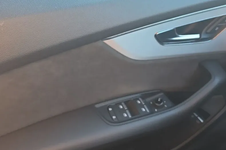 Audi Q8 din 2021 cu 87.300 km - oferta AUD197589 - foto 13