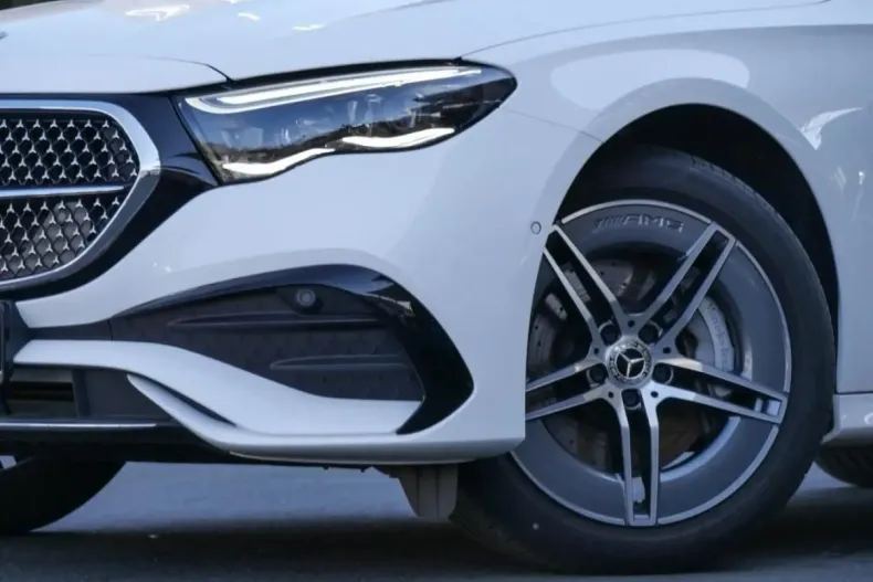 Mercedes-Benz E 300 (Clasa E) din 2024 cu 22.442 km - oferta MER197595 - foto 5