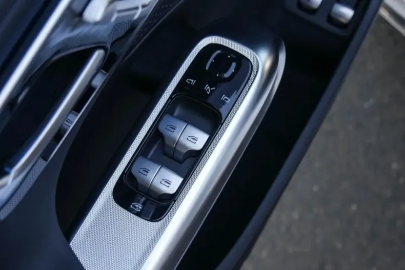 Mercedes-Benz E 300 (Clasa E) din 2024 cu 22.442 km - oferta MER197595 - foto 14