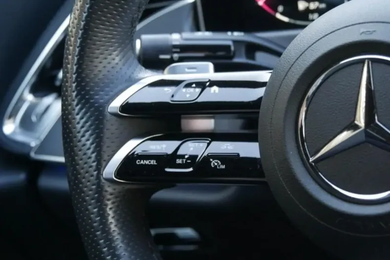 Mercedes-Benz E 300 (Clasa E) din 2024 cu 22.442 km - oferta MER197595 - foto 18