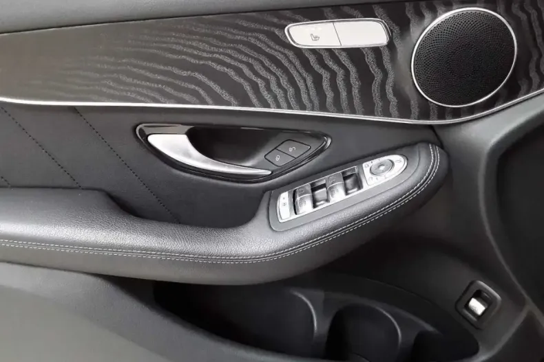 Mercedes-Benz GLC 300 (Clasa GLC) din 2022 cu 88.028 km - oferta MER197597 - foto 12