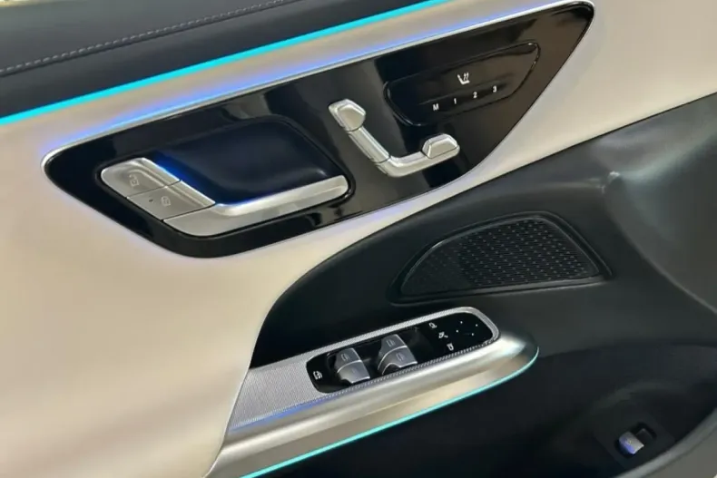 Mercedes-Benz E 200 (Clasa E) din 2024 cu 20.400 km - oferta MER197598 - foto 10