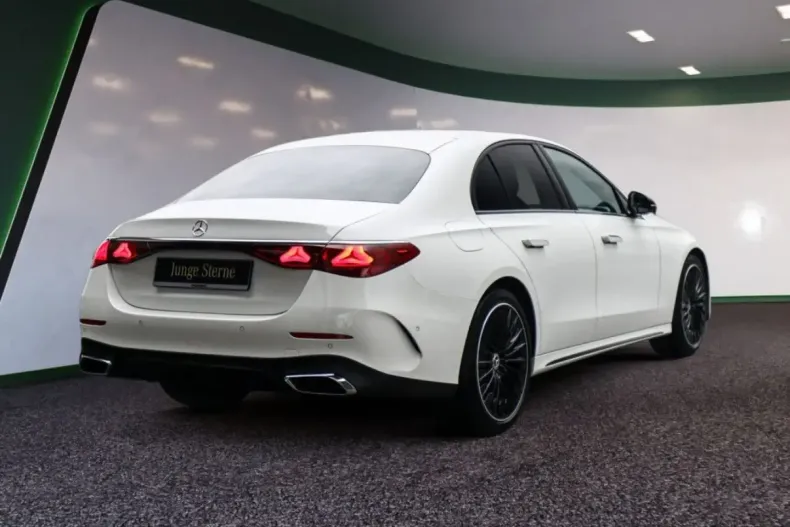 Mercedes-Benz E 200 (Clasa E) din 2025 cu 4.888 km - oferta MER197603 - foto 3