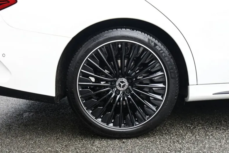 Mercedes-Benz E 200 (Clasa E) din 2025 cu 4.888 km - oferta MER197603 - foto 5