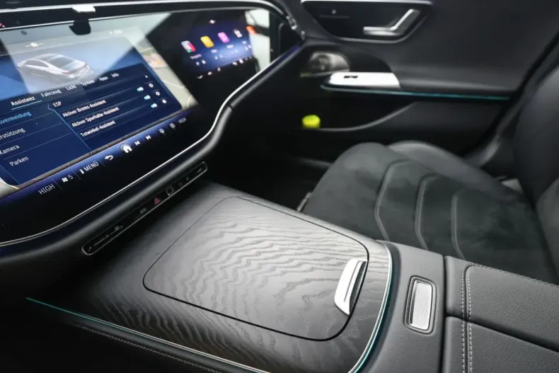 Mercedes-Benz E 200 (Clasa E) din 2025 cu 4.888 km - oferta MER197603 - foto 15