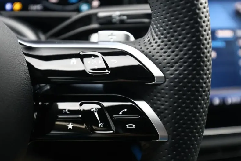 Mercedes-Benz E 200 (Clasa E) din 2025 cu 4.888 km - oferta MER197603 - foto 18