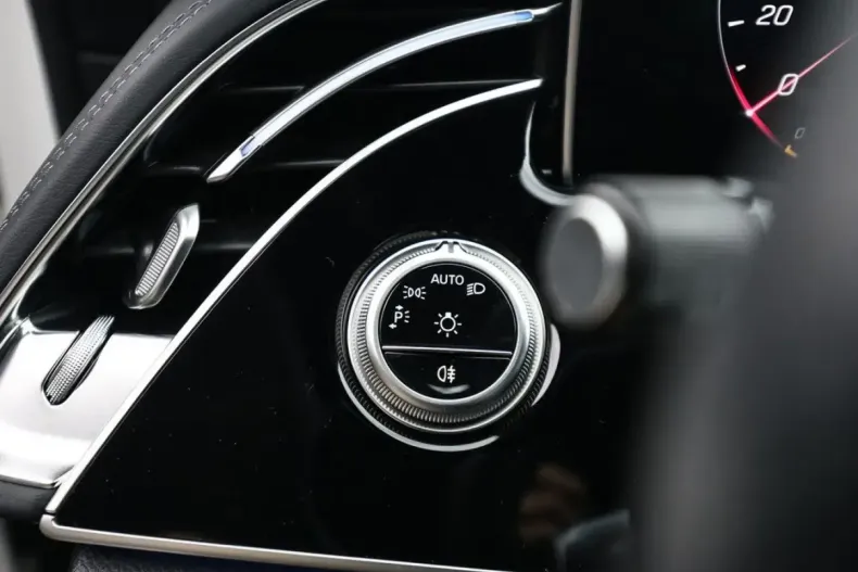 Mercedes-Benz E 200 (Clasa E) din 2025 cu 4.888 km - oferta MER197603 - foto 22