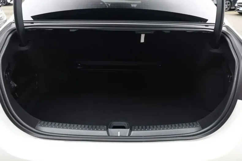 Mercedes-Benz E 200 (Clasa E) din 2025 cu 4.888 km - oferta MER197603 - foto 25