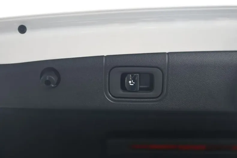 Mercedes-Benz E 200 (Clasa E) din 2025 cu 4.888 km - oferta MER197603 - foto 26