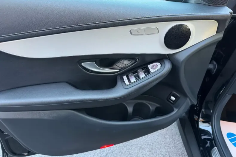 Mercedes-Benz GLC 300 (Clasa GLC) din 2022 cu 75.788 km - oferta MER197616 - foto 19