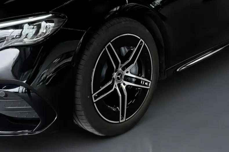 Mercedes-Benz E 200 (Clasa E) din 2024 cu 8.947 km - oferta MER197618 - foto 3