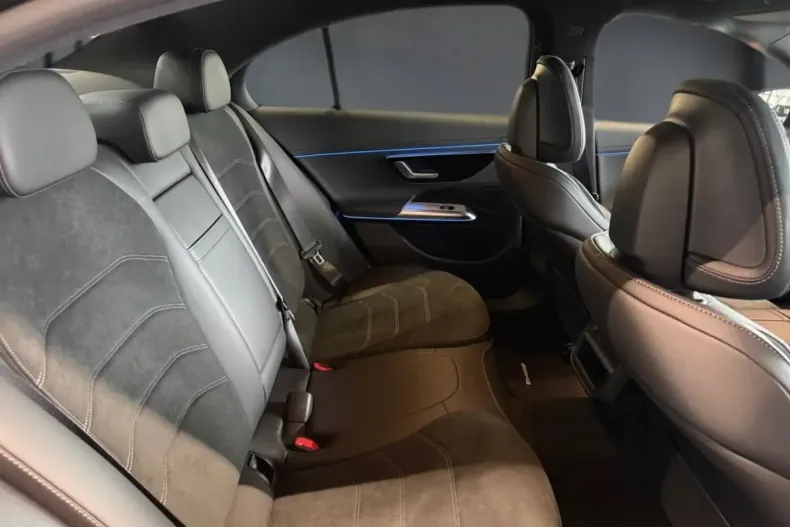 Mercedes-Benz E 200 (Clasa E) din 2024 cu 8.947 km - oferta MER197618 - foto 10